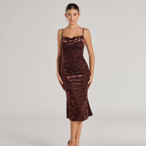 Windsor - Oh-So-Chic Floral Velvet Burnout Midi Dress - Picture 1 of 2